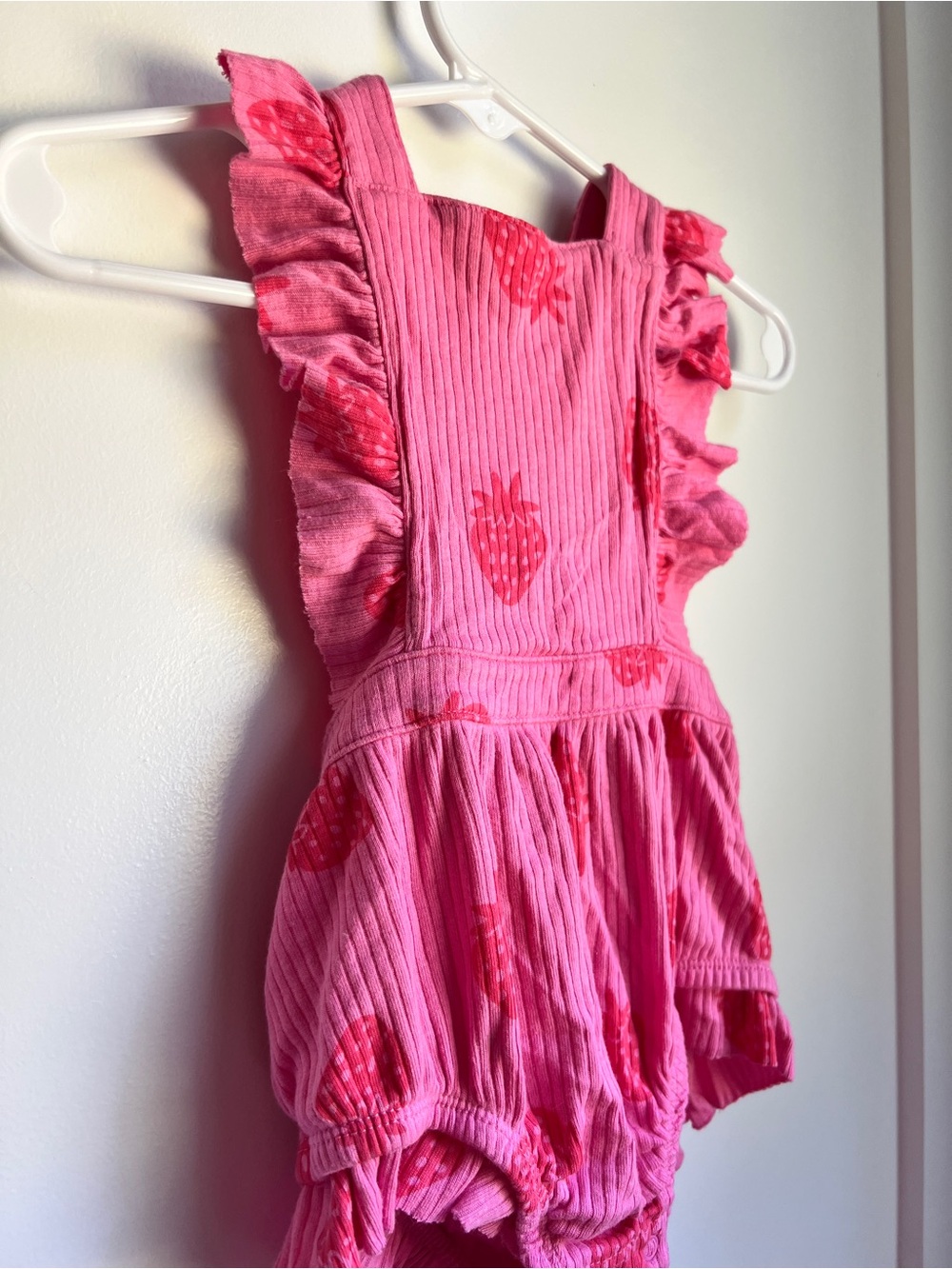 Cat & Jack Pink Strawberry Flutter Sleeve Bubble Romper Dress 3–6M